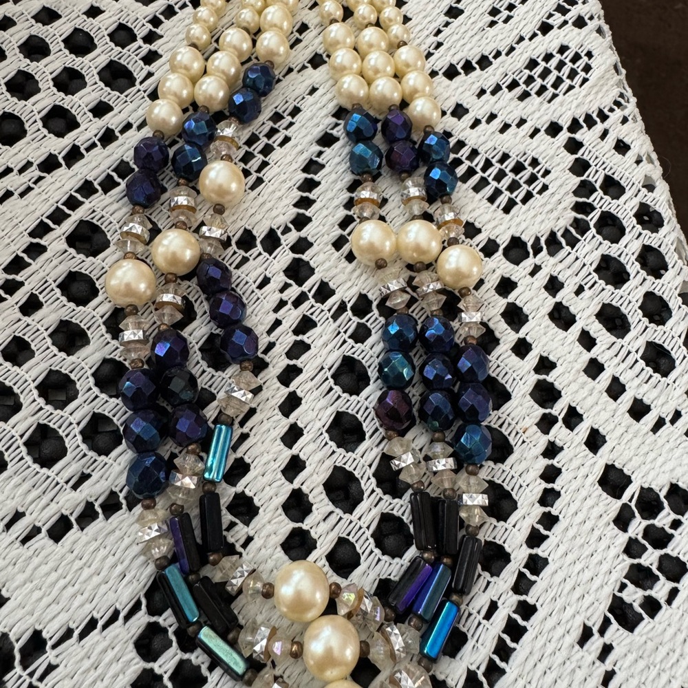 Elegant Pearl and Bead Necklace
